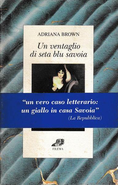 Un ventaglio di seta blu Savoia