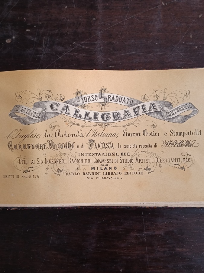 Corso graduato di calligrafia in 40 tavole contenente l'Inglese, la …