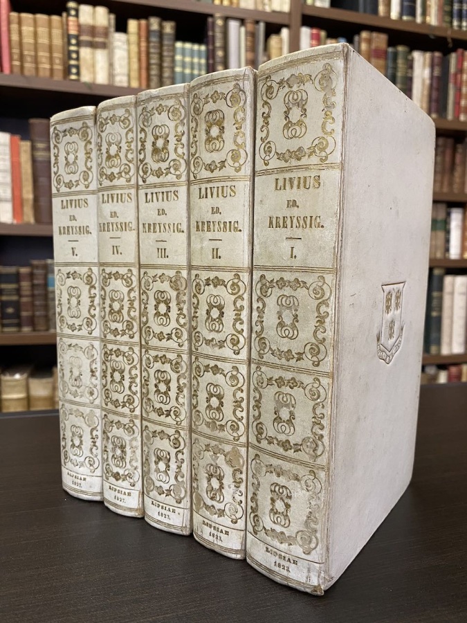 Historiarum libri qui supersunt omnes et deperditorum fragmenta.