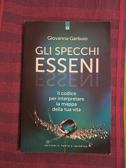 GLI SPECCHI ESSENI