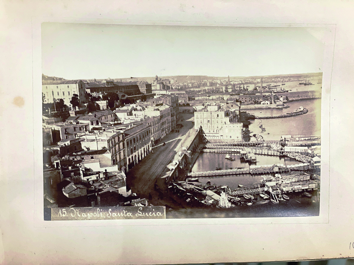 Souvenir de Naples.