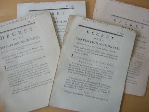 [ lot de 4 décrets de la Révolution Française relatifs …