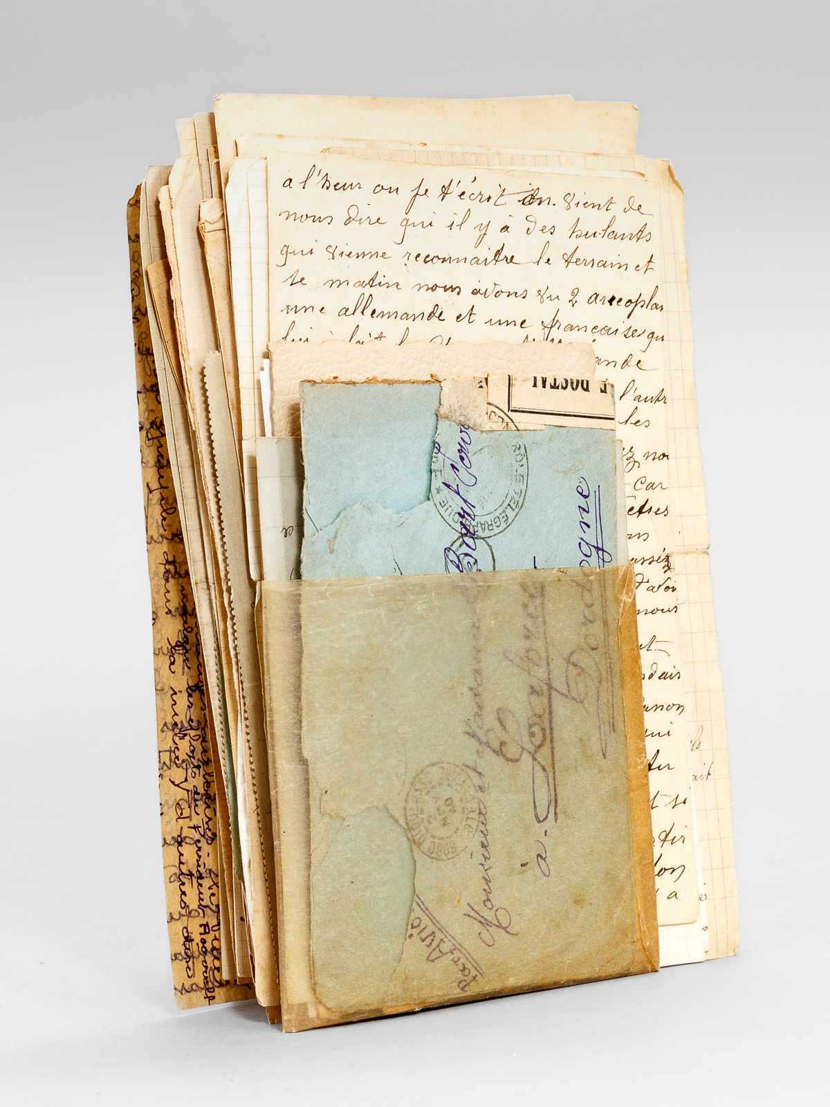 Belle correspondance personnelle et originale, adressée aux deux frères Charlemagne …