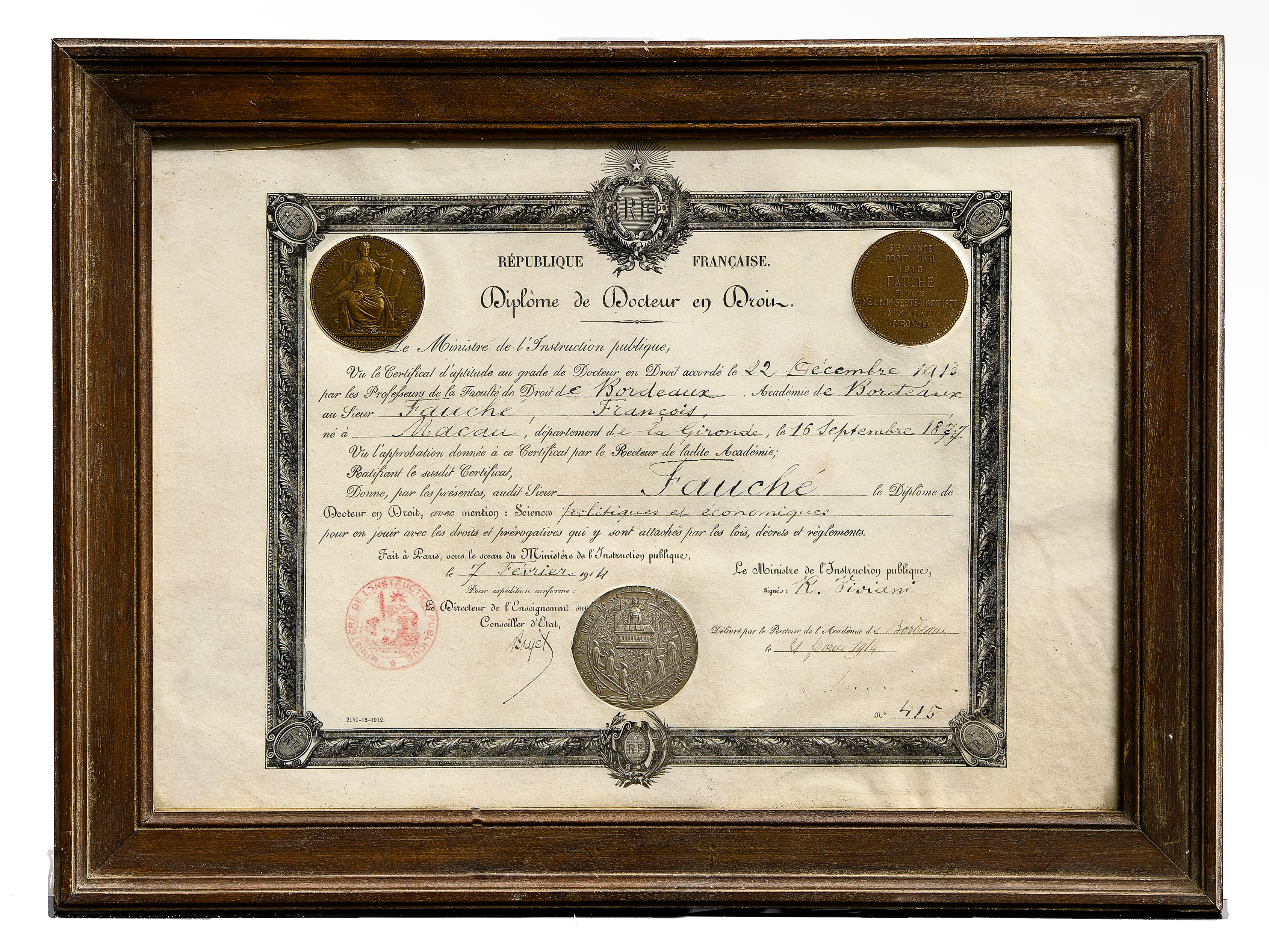 Diplôme de Docteur en Droit mention Sciences Politiques et Economiques. …