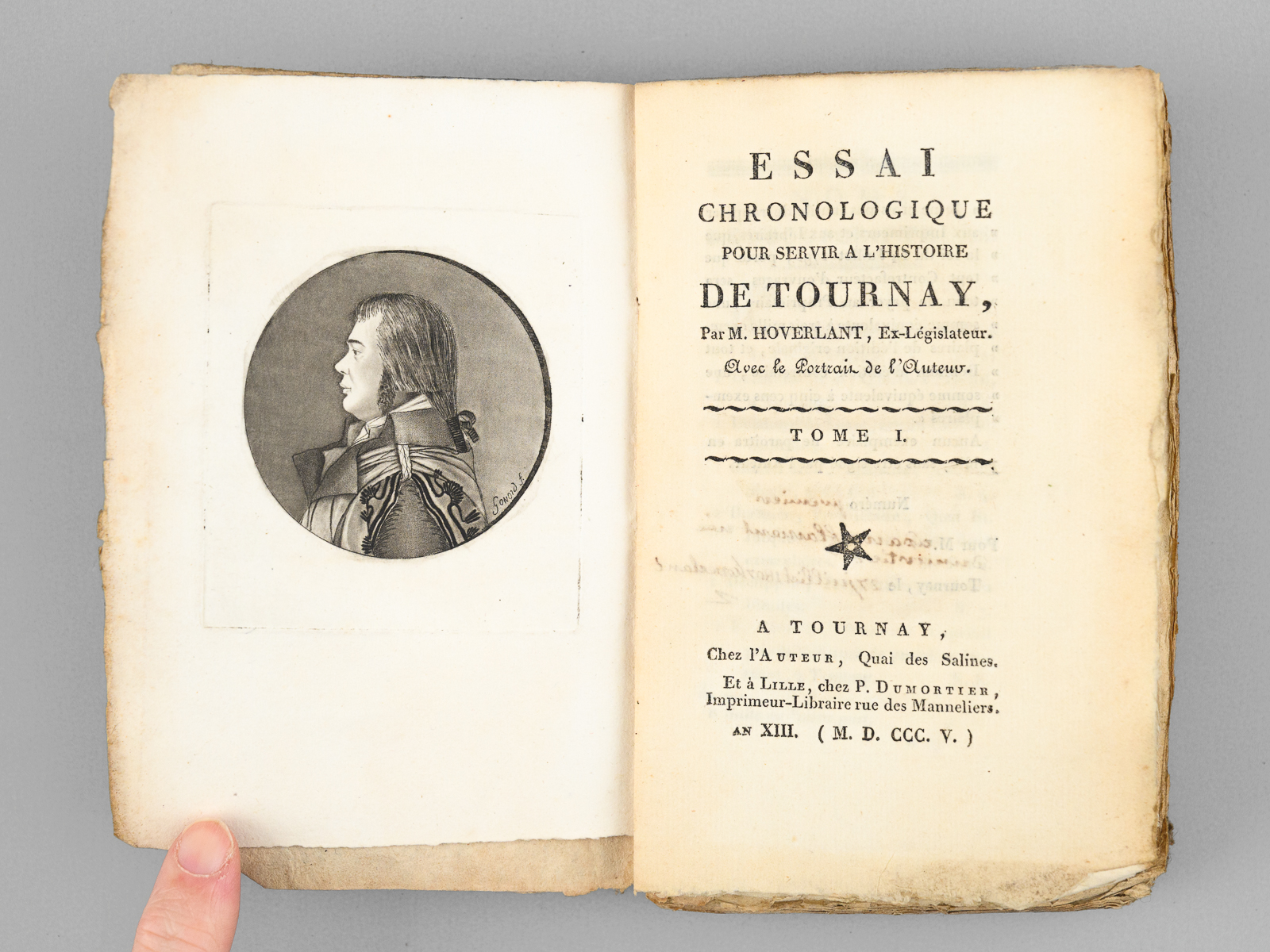 Essai chronologique pour servir à l'Histoire de Tournay, par M. …