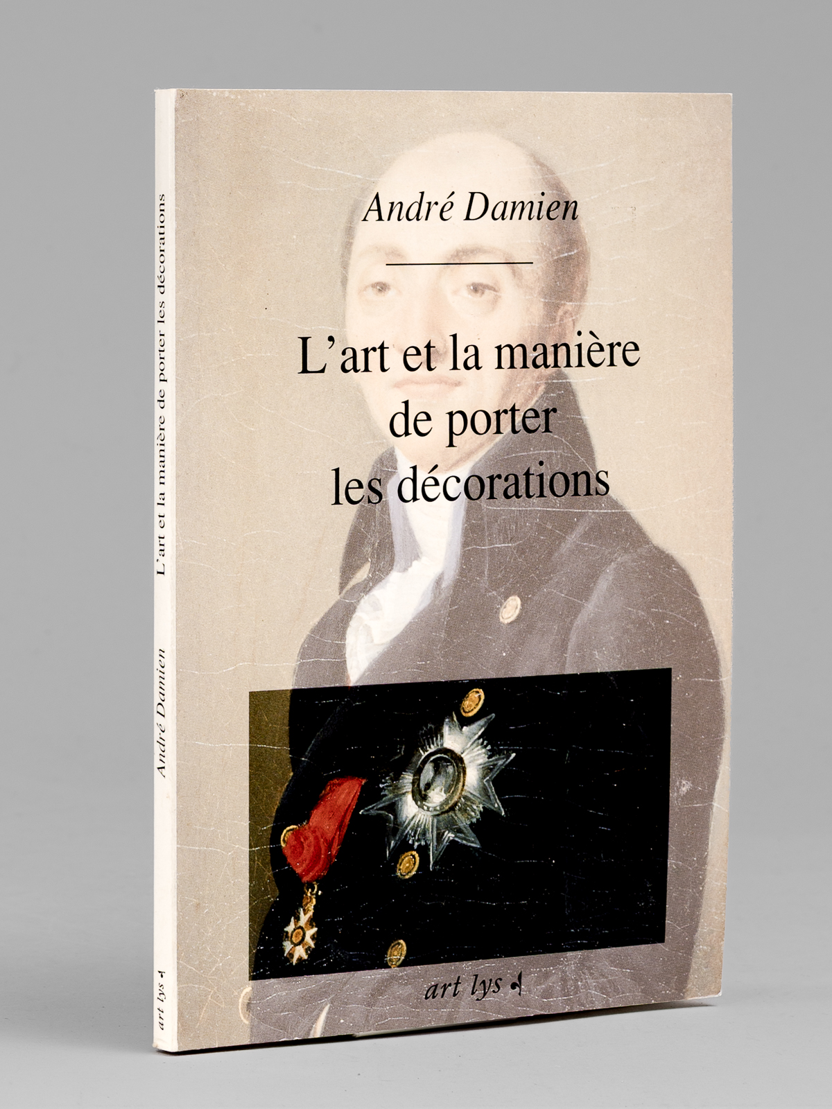 L'art et la manière de porter les décorations. [ Livre …
