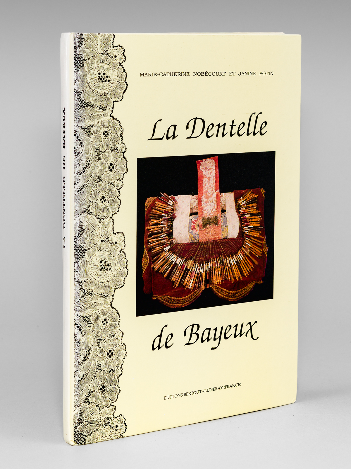 La Dentelle de Bayeux [ livre signé par les auteurs …
