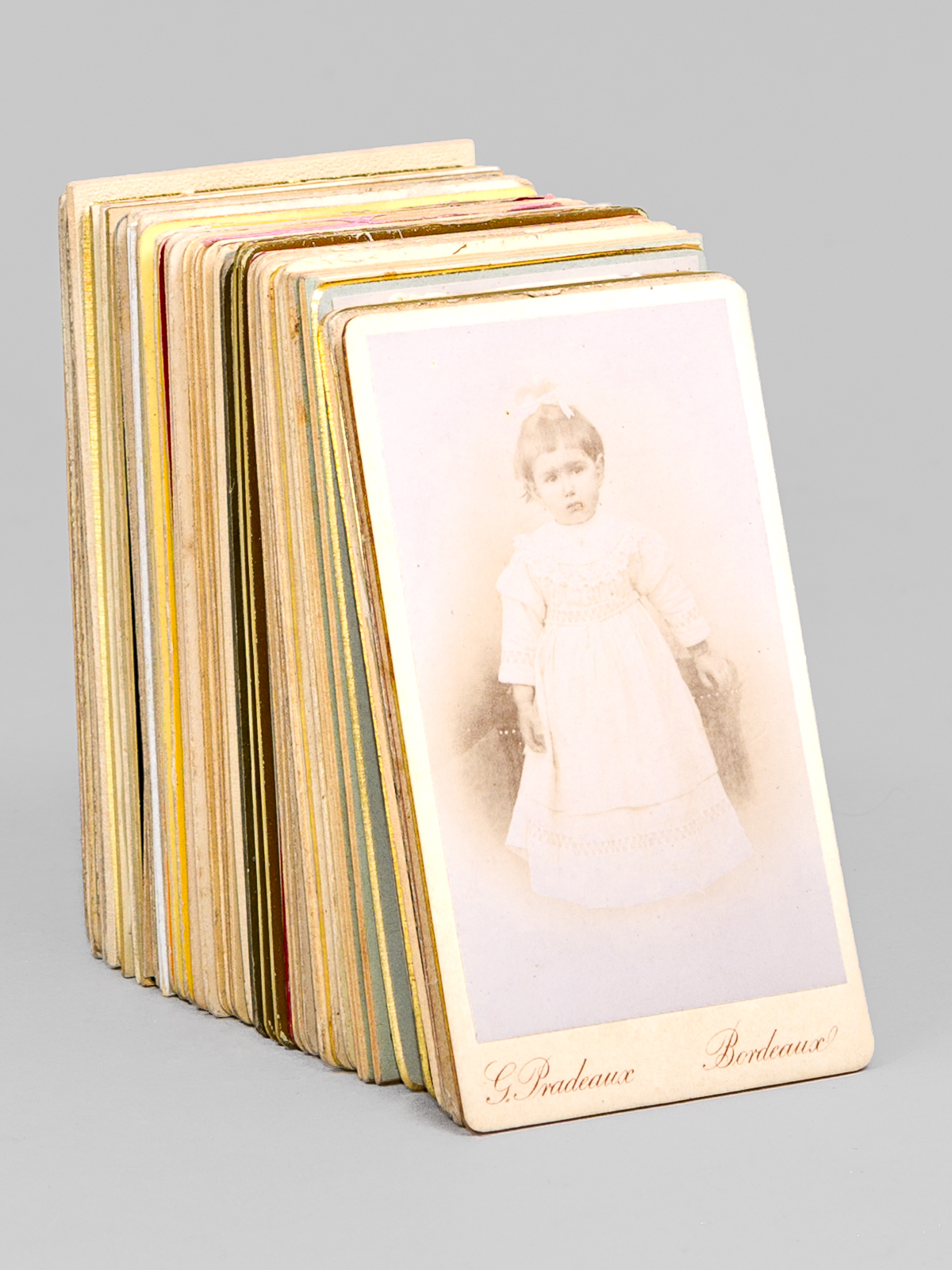 [ Lot de 56 portraits photographiques anciens format CDV par …