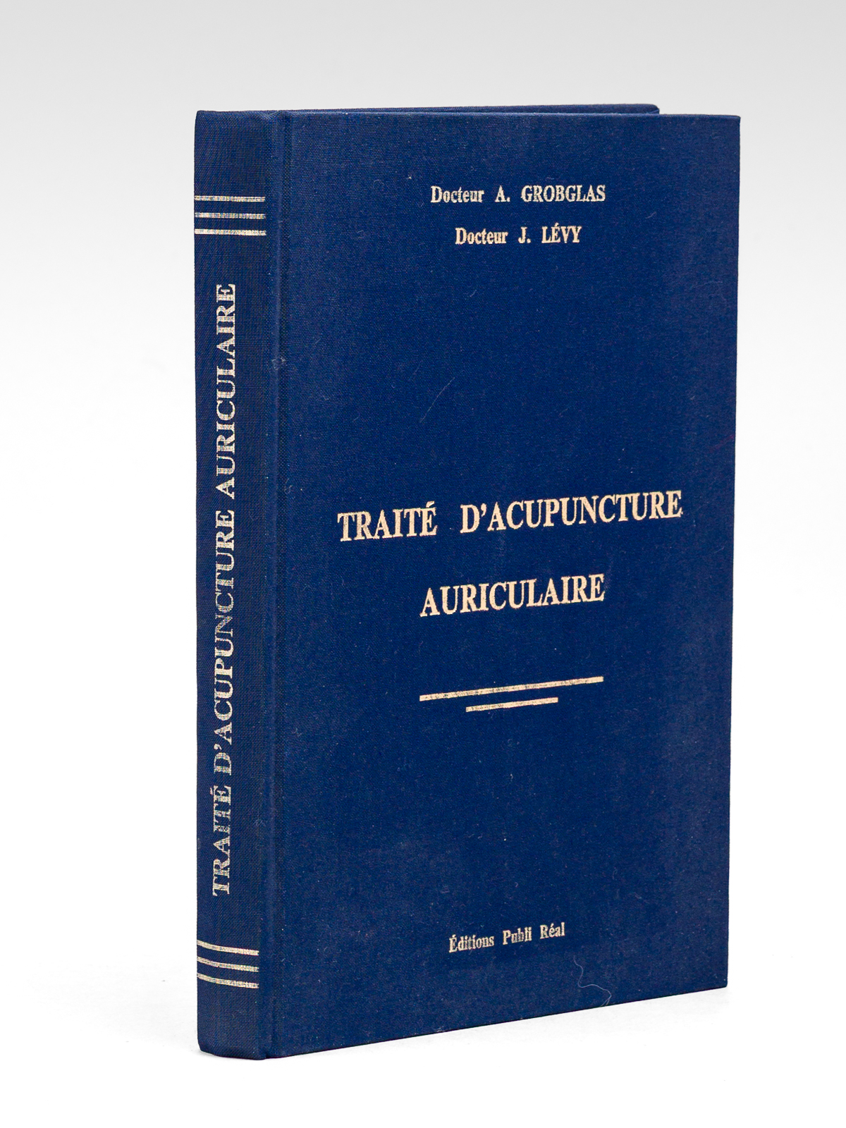 Traité d'acupuncture auriculaire.