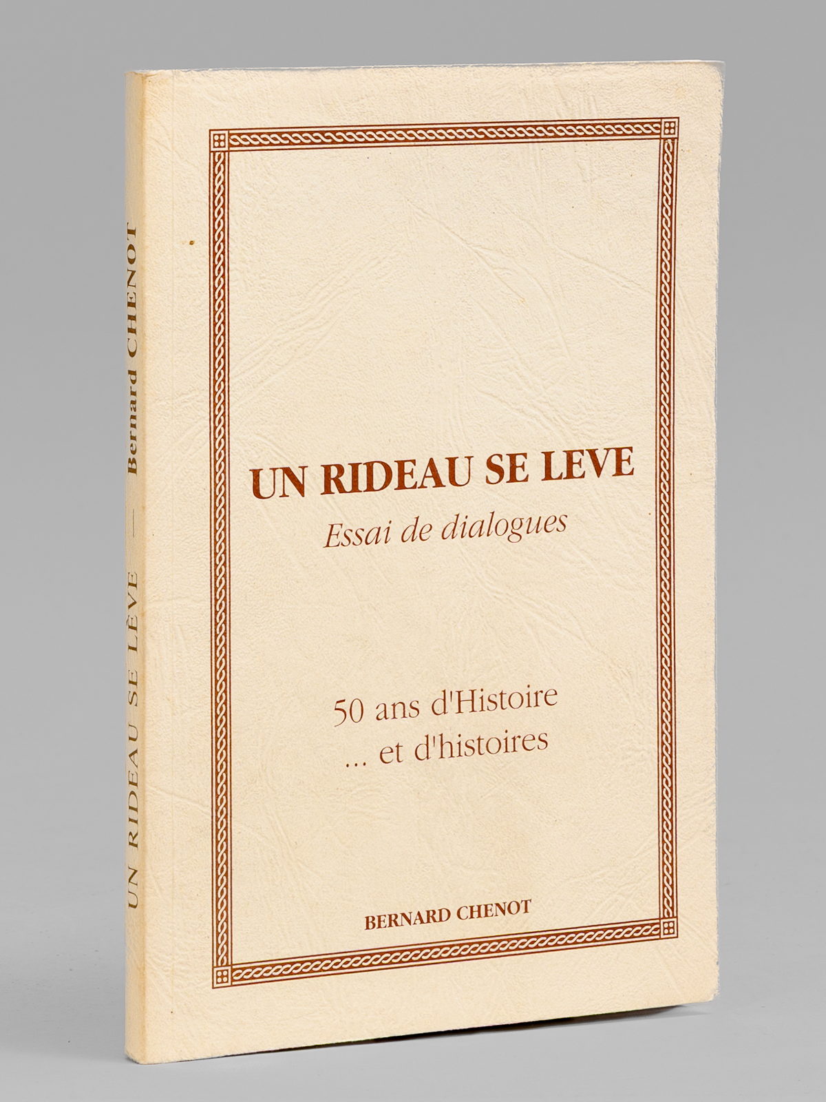 Un rideau se lève. Essai de dialogues. 50 ans d'Histoire …