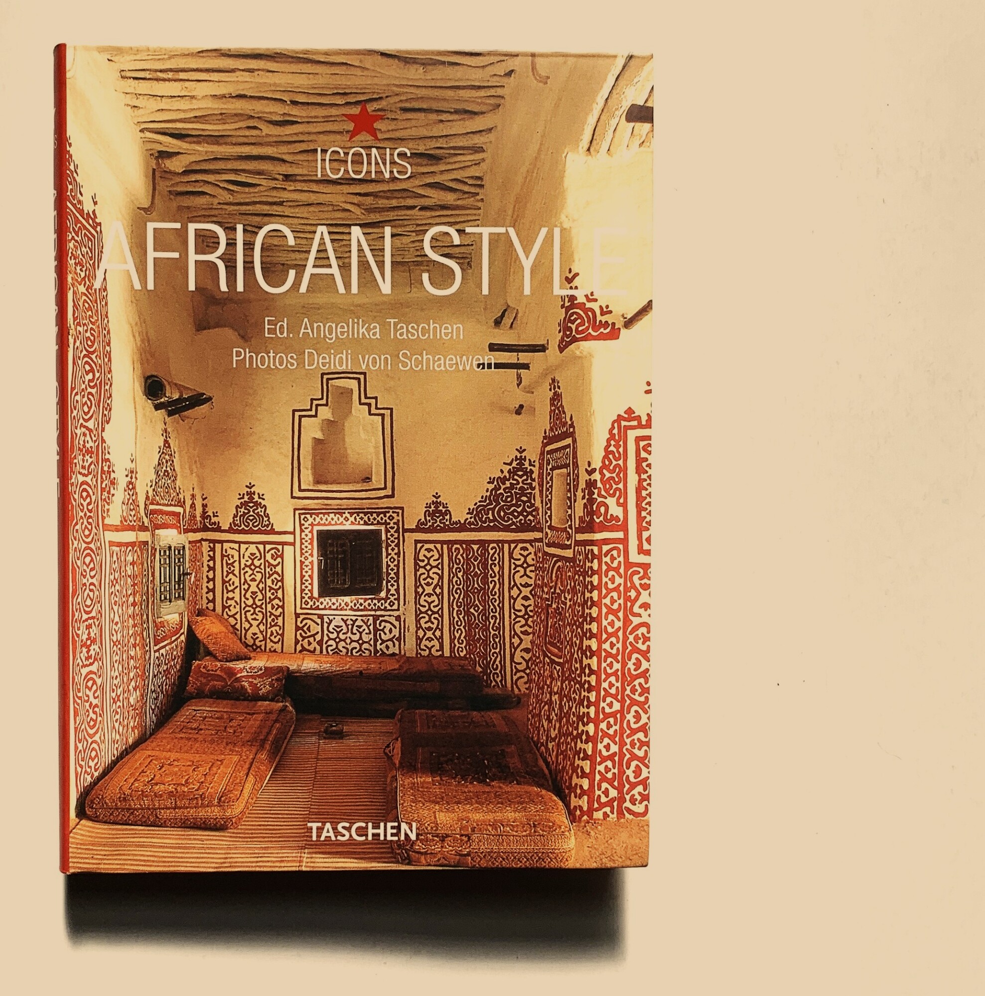 African Style. Exteriores/ Esterni/ Exteriores - Interiores/ Interni/ Interiores - …