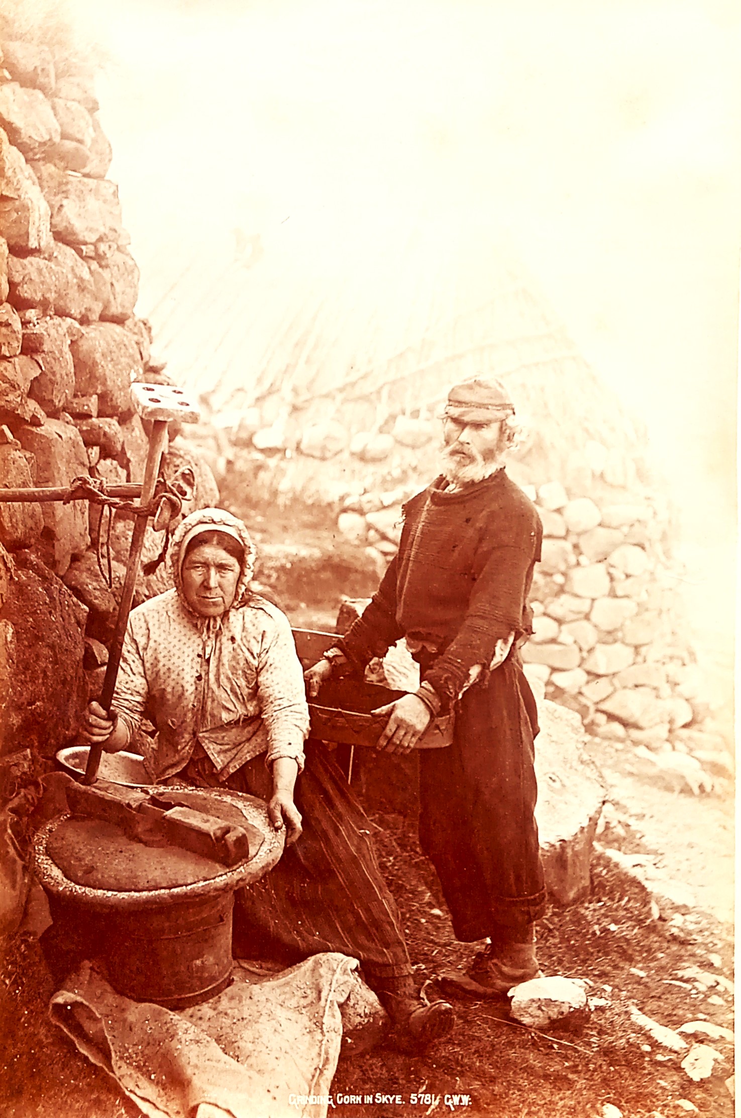 Albumina originale Grinding Corn in Skye