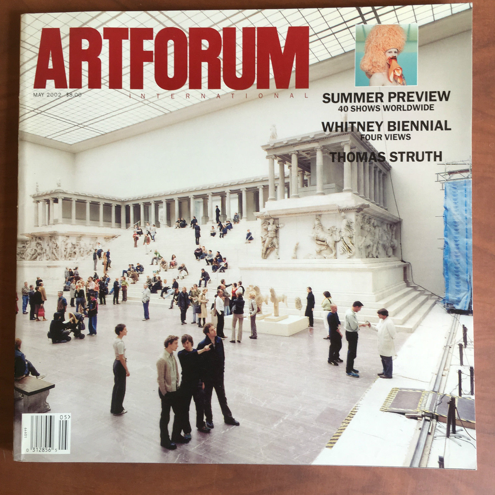 Artforum n^ 9 May 2002 Cover: Tomas Struth - E21726