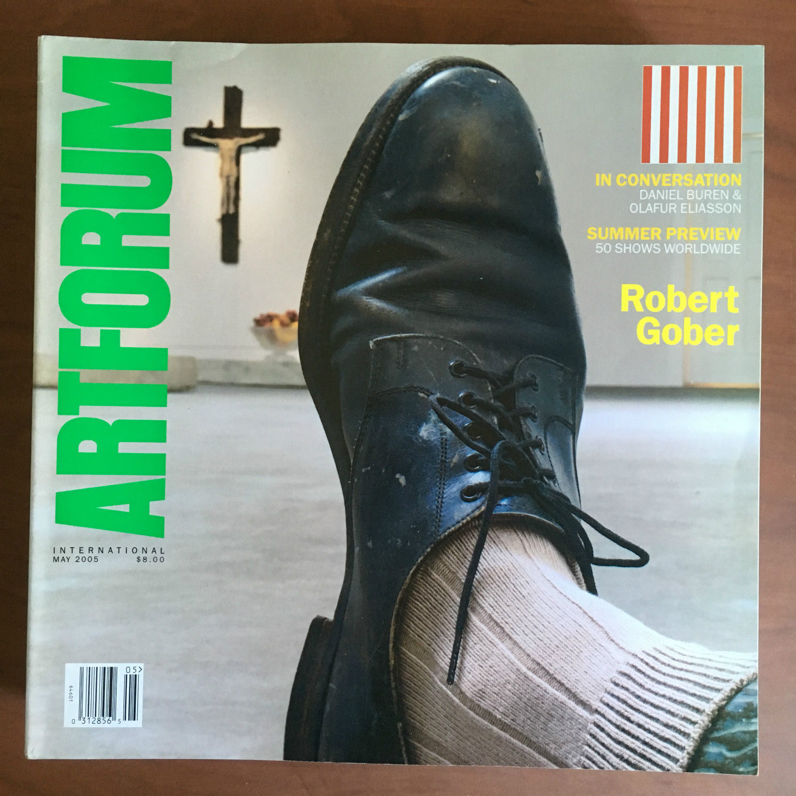 Artforum n^ 9 May 2006 Cover: Robert Gober - E21146