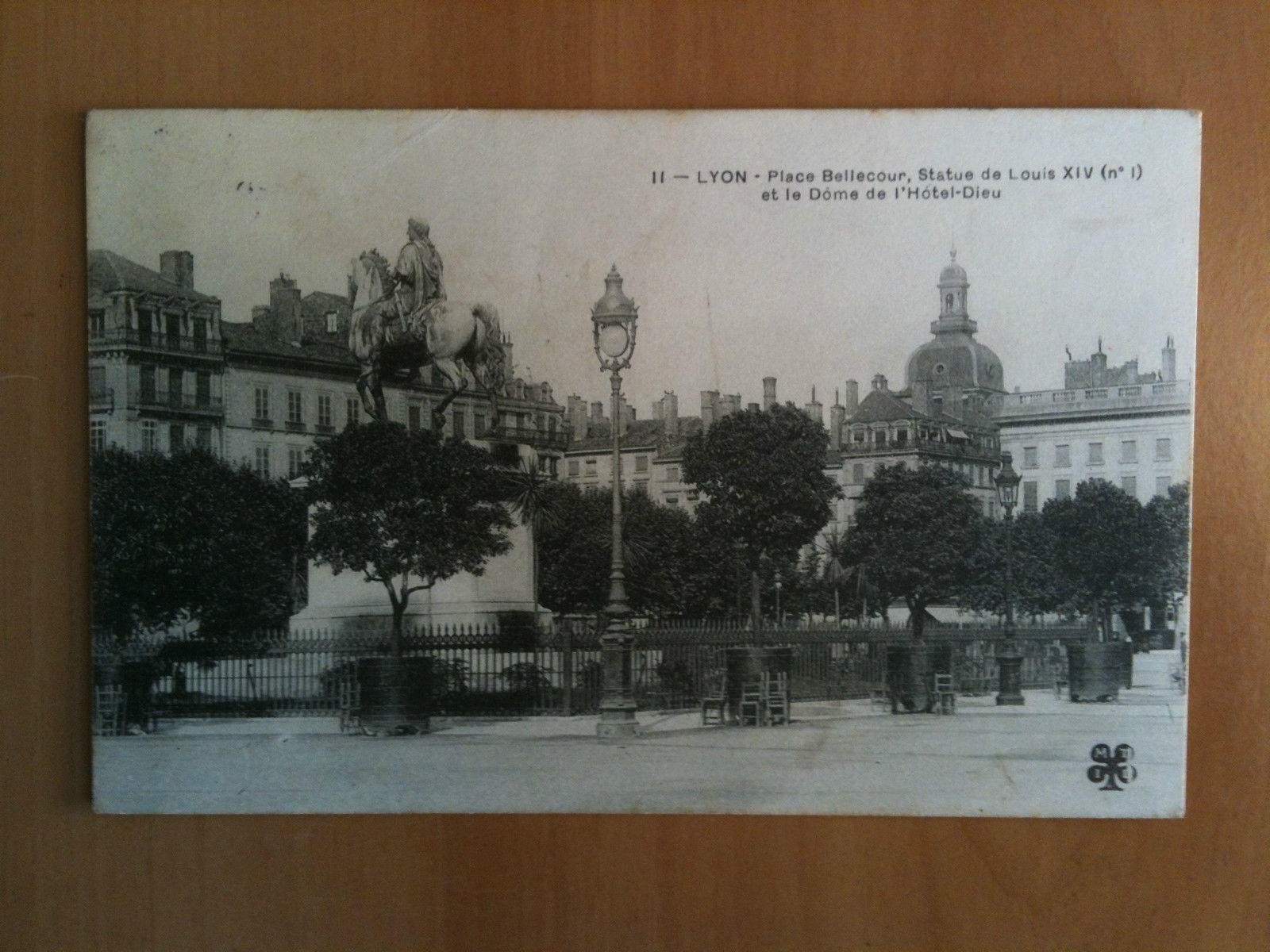 Cartolina/Carte postale inizi '900 Lyon Place Bellecour - viaggiata