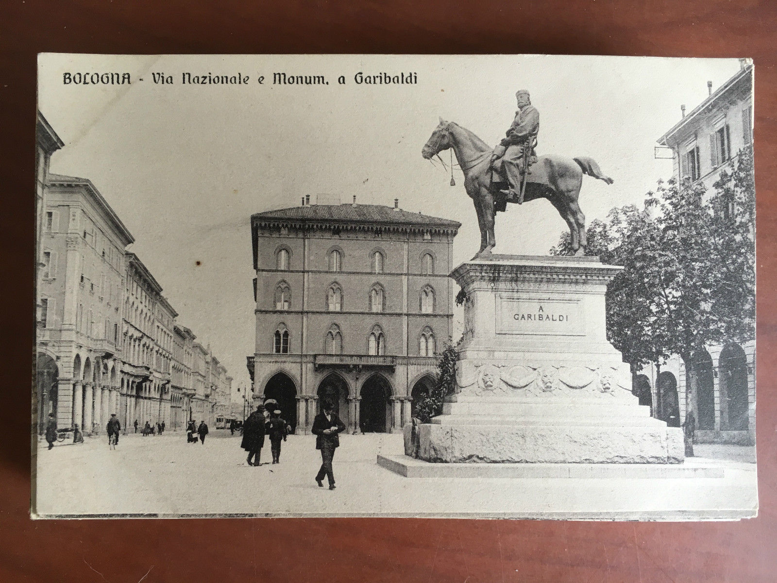 Cartolina inizi '900 Bologna Via Nazionale e monumento a Garibaldi …