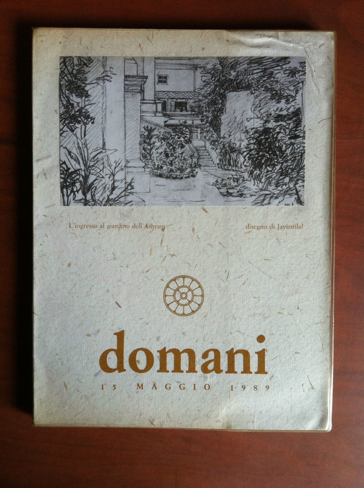 DOMANI 15 Maggio 1989 Copertina: ingresso giardino Ashram Jayantilal - …