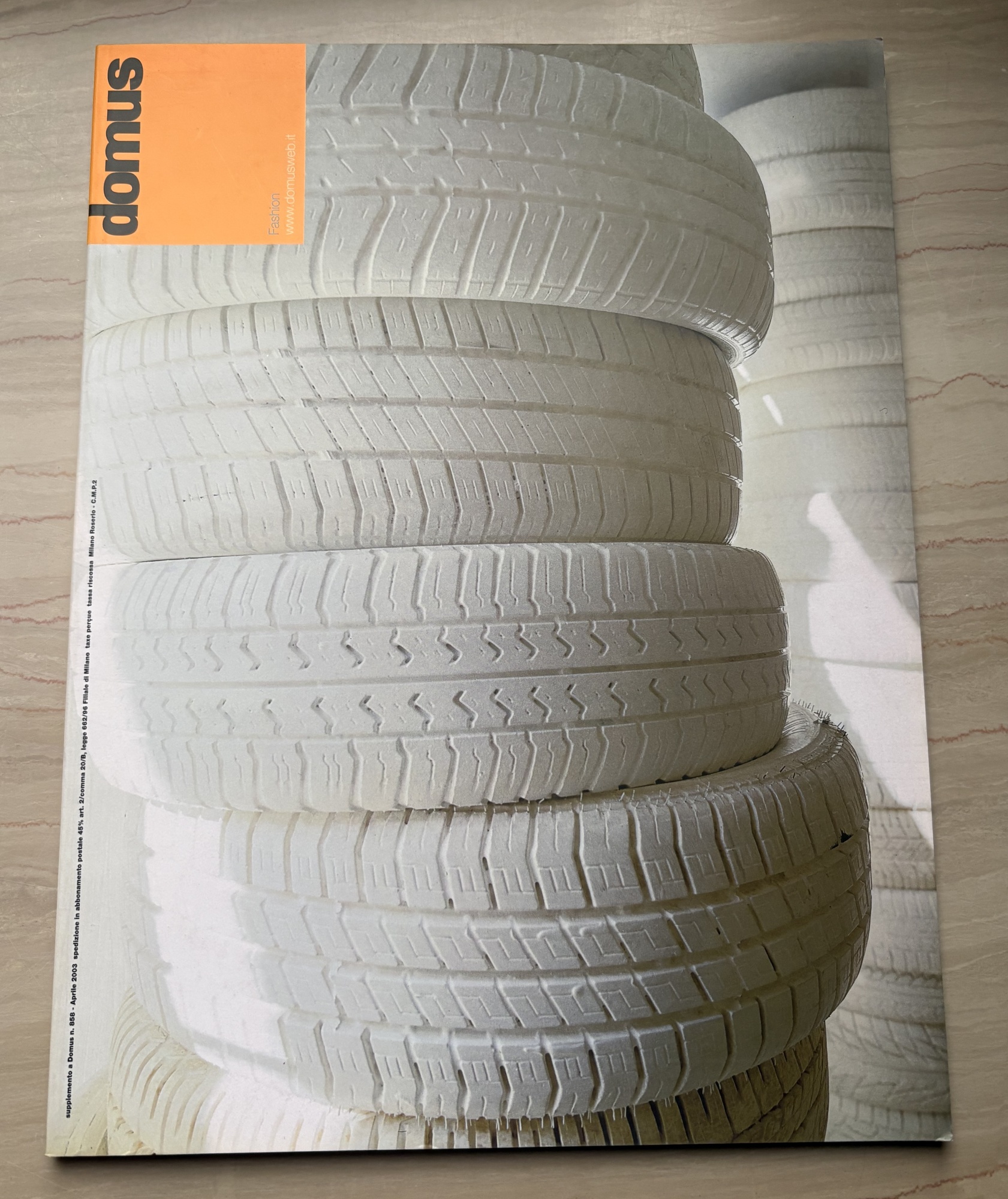 Domus Fashion. Supplemento a/Supplement of Domus 858 Aprile/April 2003