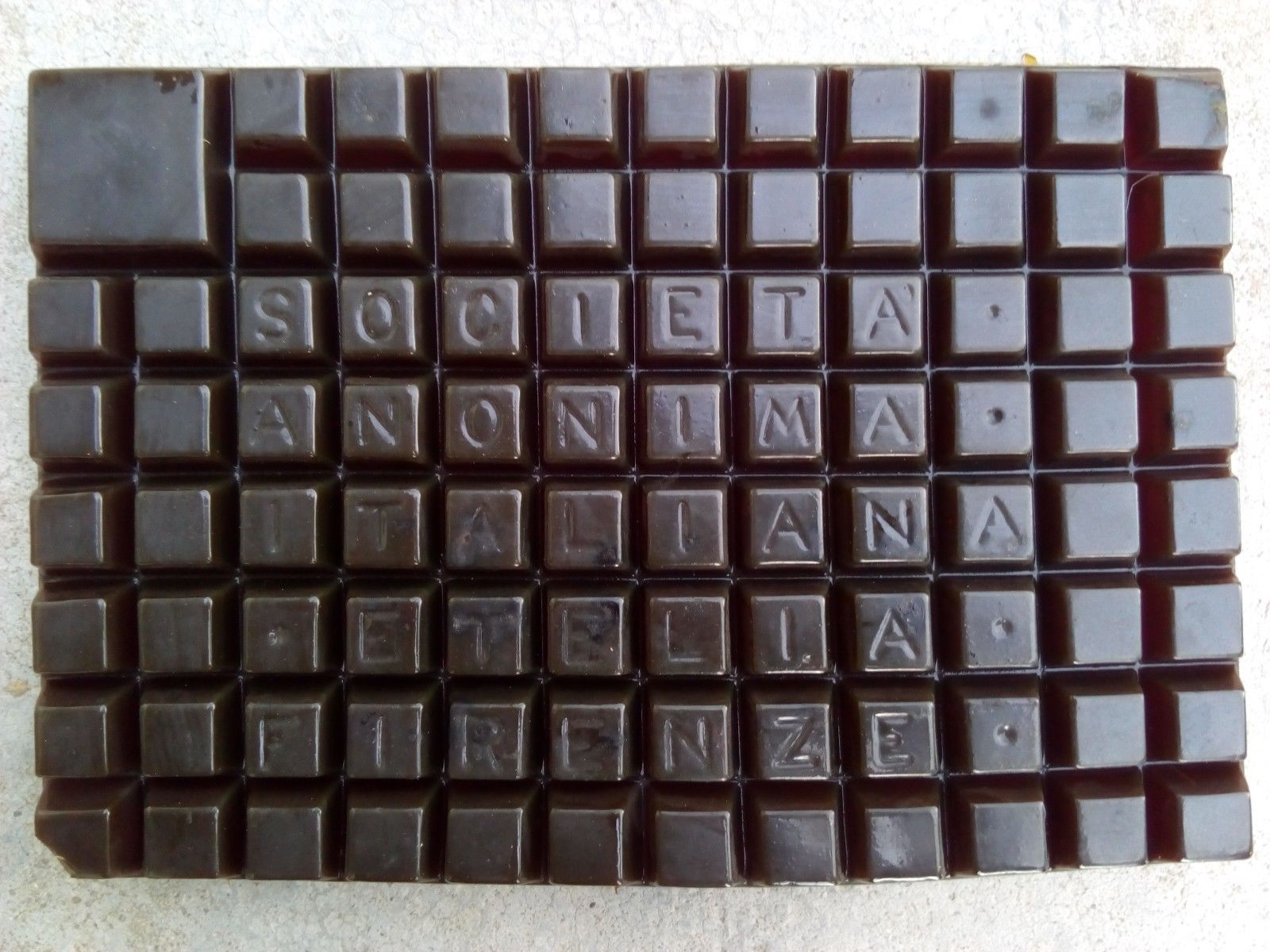 Etelia Firenze oggetto grafico con pubblicità in caucciu