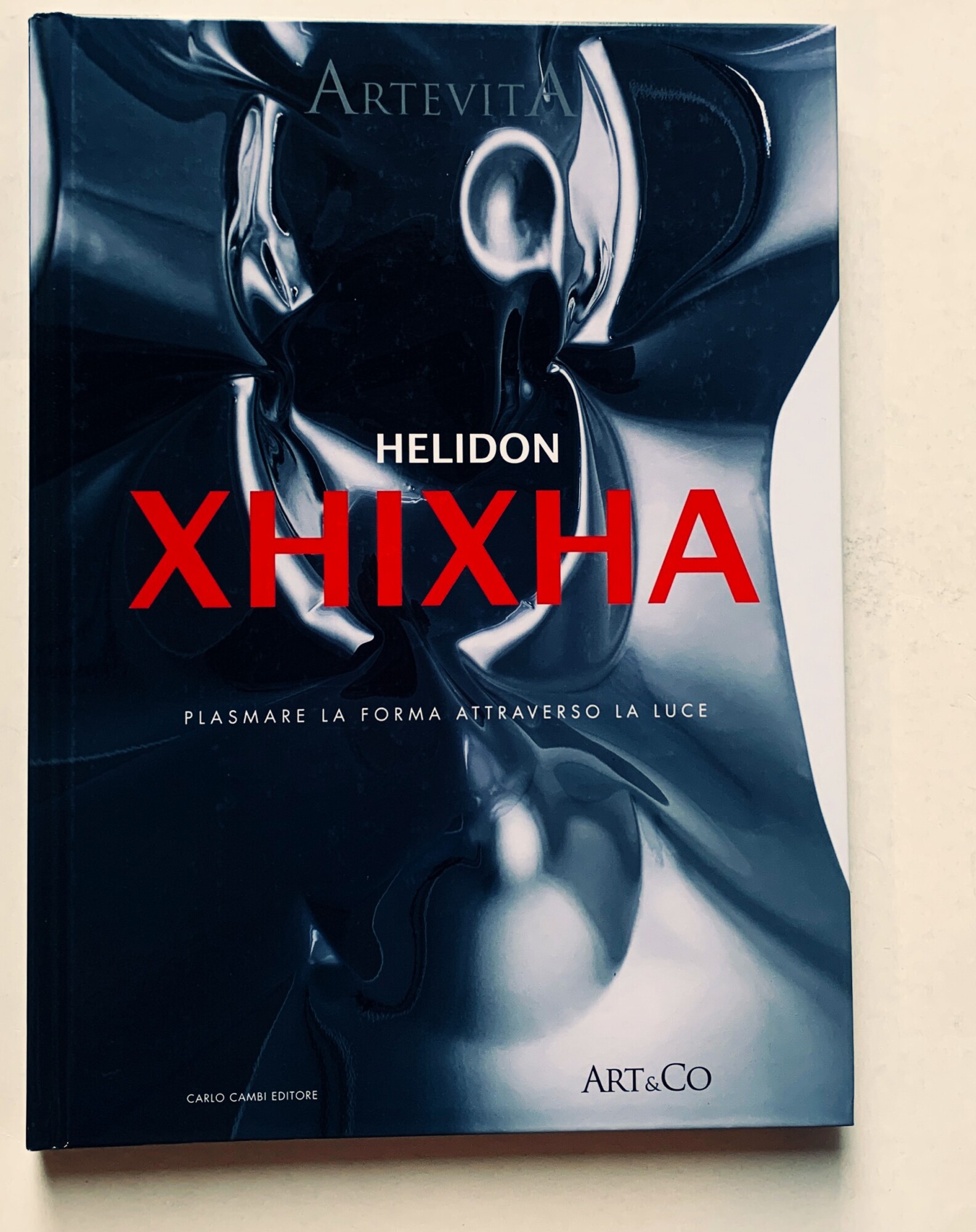Helidon Xhixha. Plasmare la forma attraverso la luce