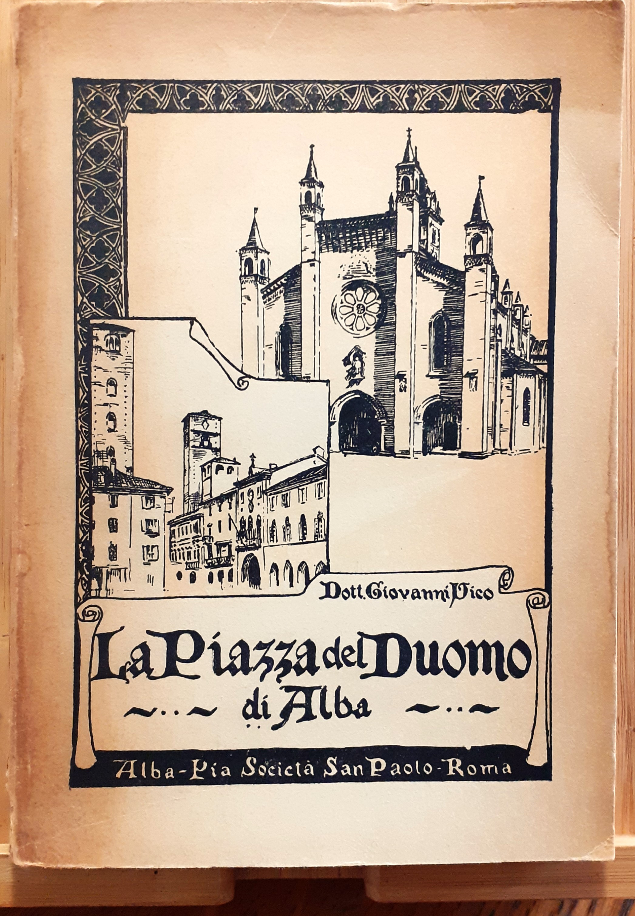 La Piazza del Duomo. Platea fori - Platea Sancti Laurentii