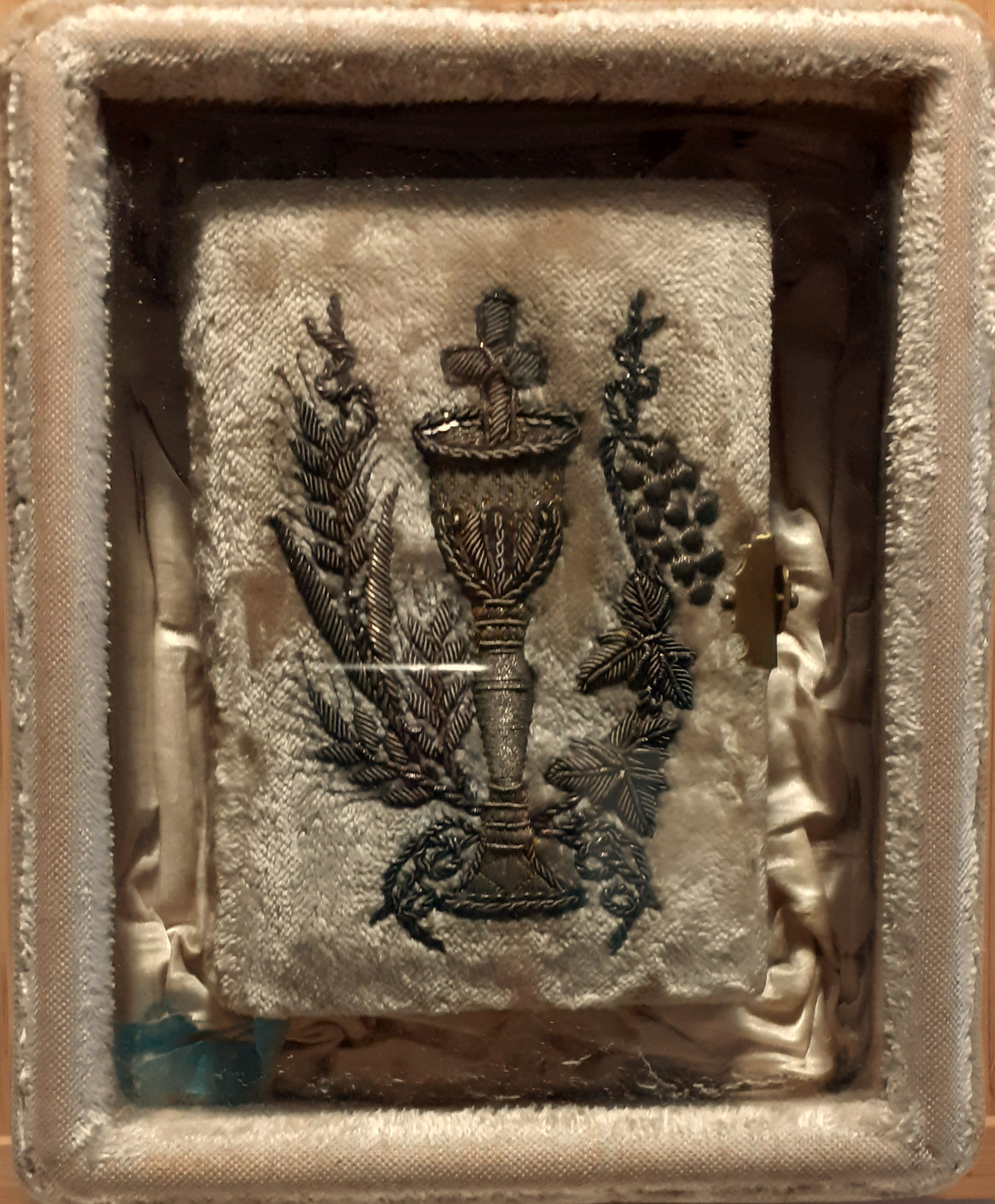 Libretto "Dono alle Spose Cristiane" in contenitore originale 1882