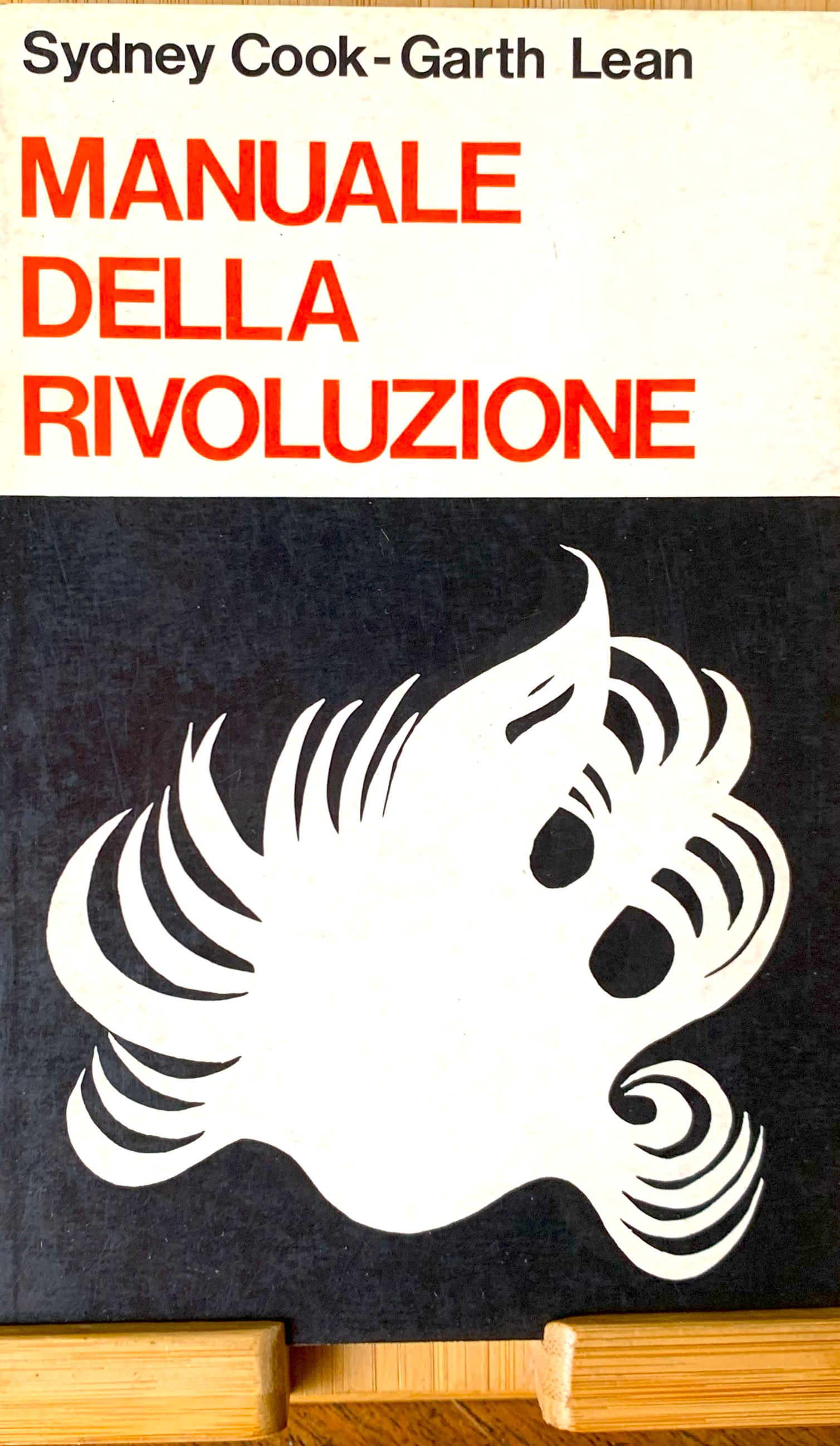 Manuale della rivoluzione. Il libro bianco e nero