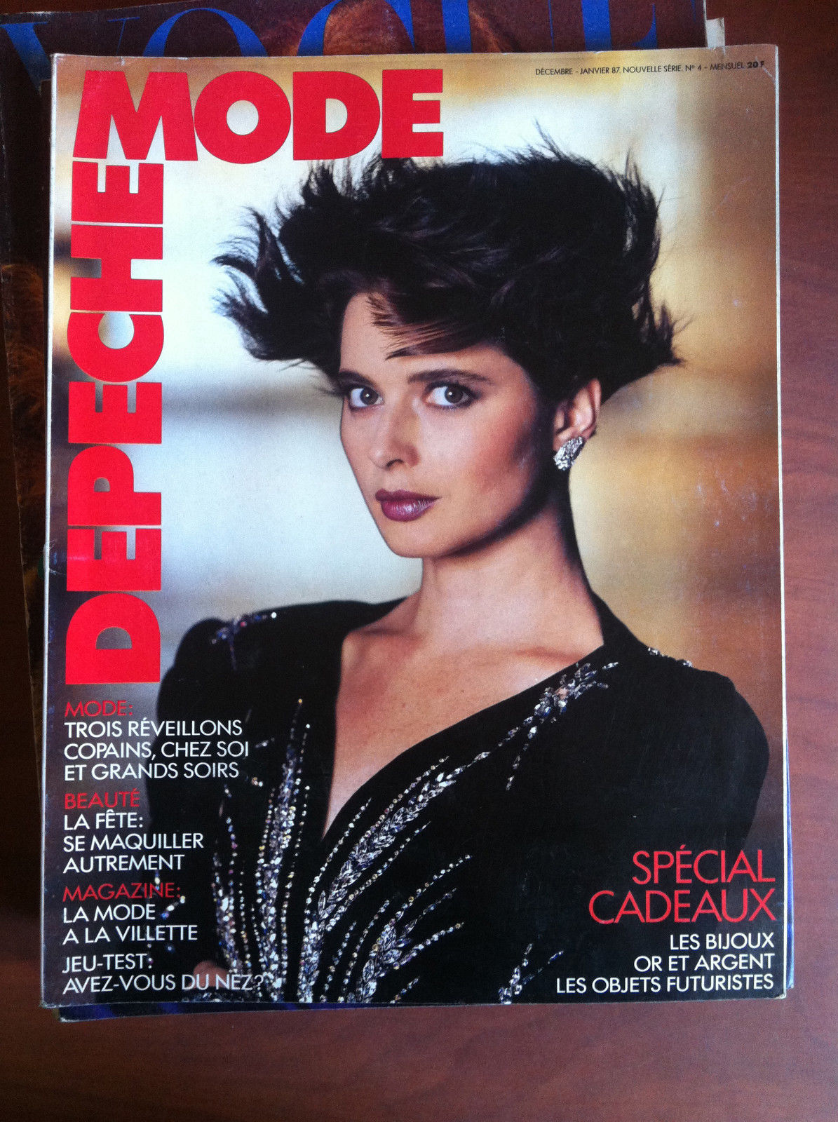 Mode depeche Déc 1986 Jan 1987 n^ 4 Couverture: Isabella …