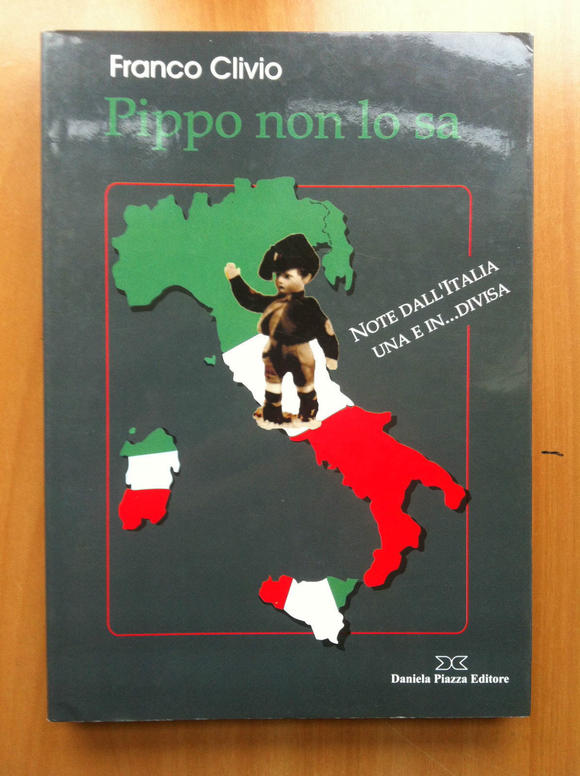 Pippo non lo sa. Note dall'Italia una e in... Divisa …