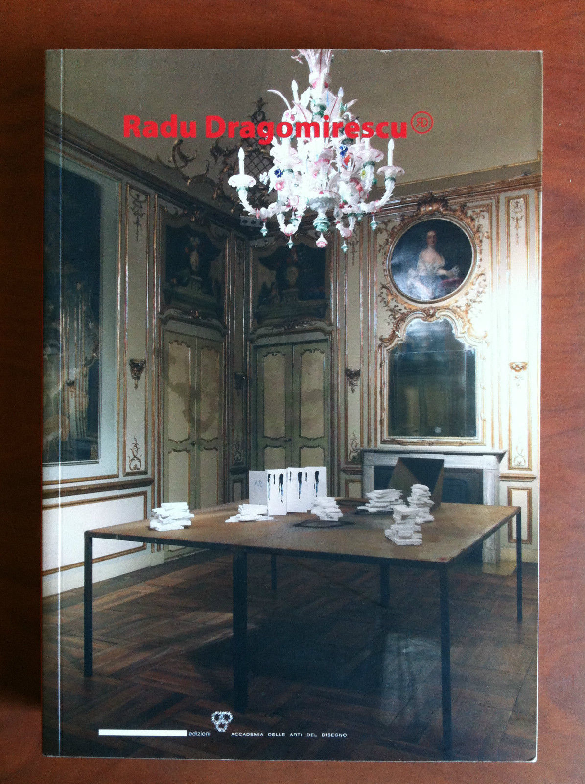 Radu Dragomirescu Una forte luce orizzontale Sopra sentiero di vetro …