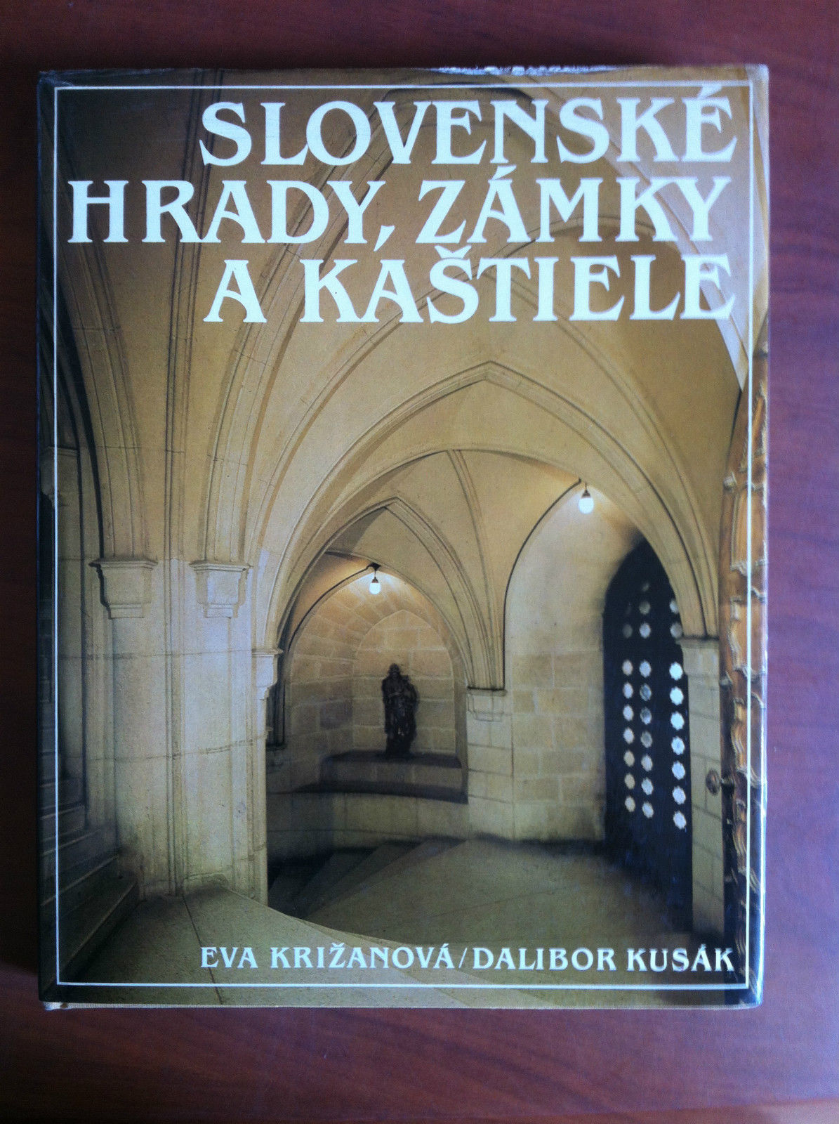Slovenské hrady, zàmky a kastiele Krizanovà Kusàk 1984 - E18185