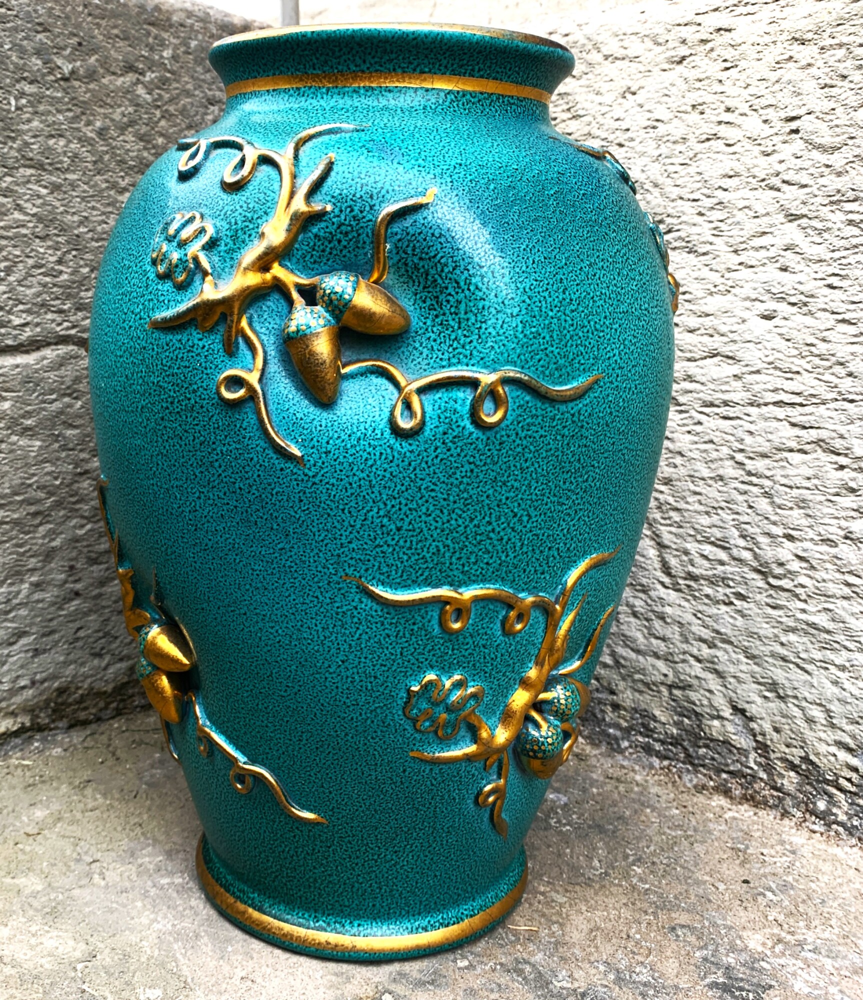 Vaso in ceramica decoro ghiande in rilievo anni '40