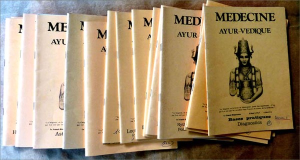 Médecine Ayur-Védique. Ensemble de 21 revues brochées de format in …