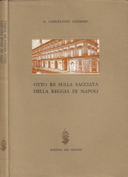 Otto re sulla facciata della Reggia di Napoli