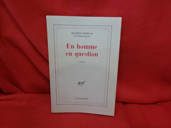 Un homme en question. Essais.