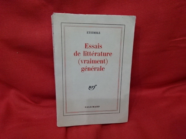 Essais de littérature (vraiment) générale.