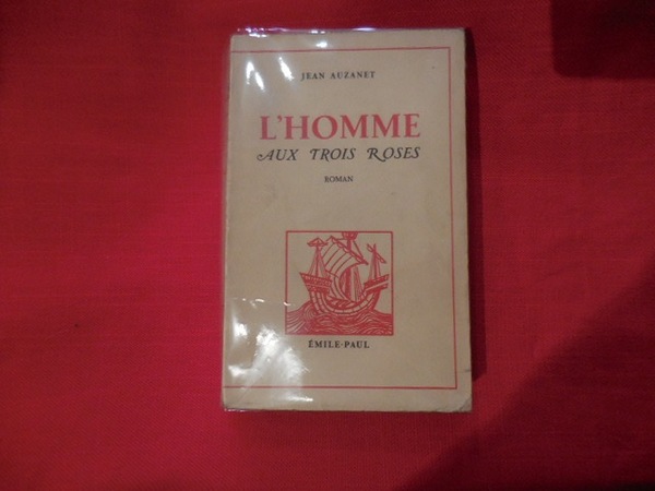 L'homme aux trois roses.