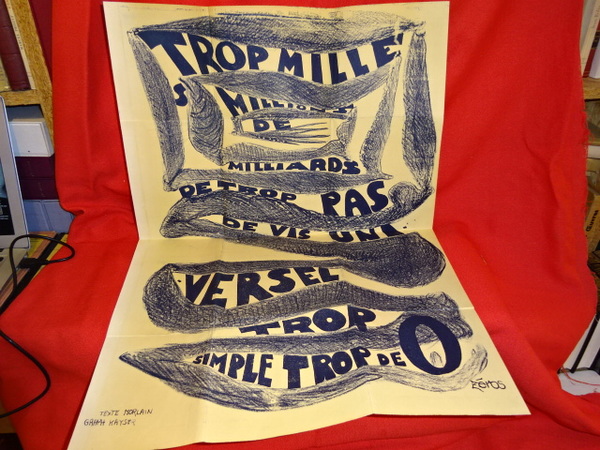 Affichette, texte : Trop Mille s Millions de Milliards de …