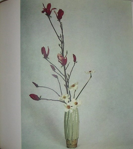 L'IKEBANA. Filosofia, religione e teoria dei fiori.