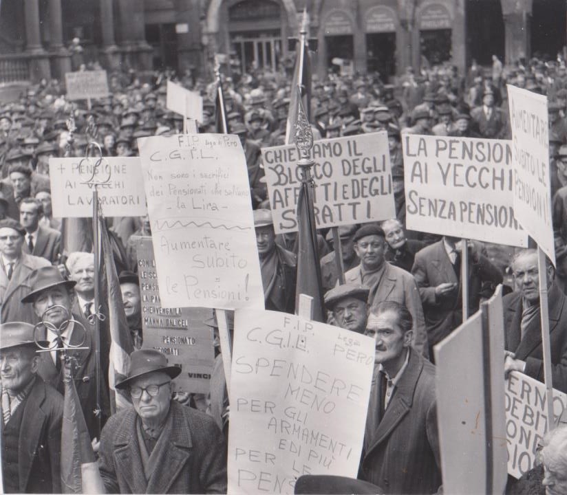 Manifestazione di pensionati a Milano