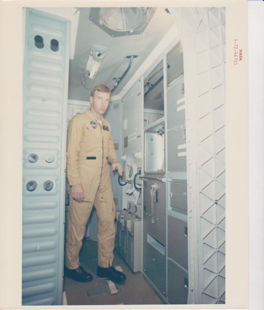 Manned Spacecraft Center, Astronauta Paul J. Weitz