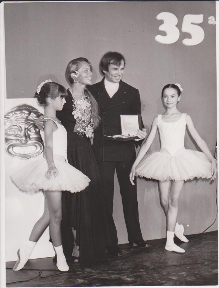 Nureyev riceve il premio Maschera d'Argento