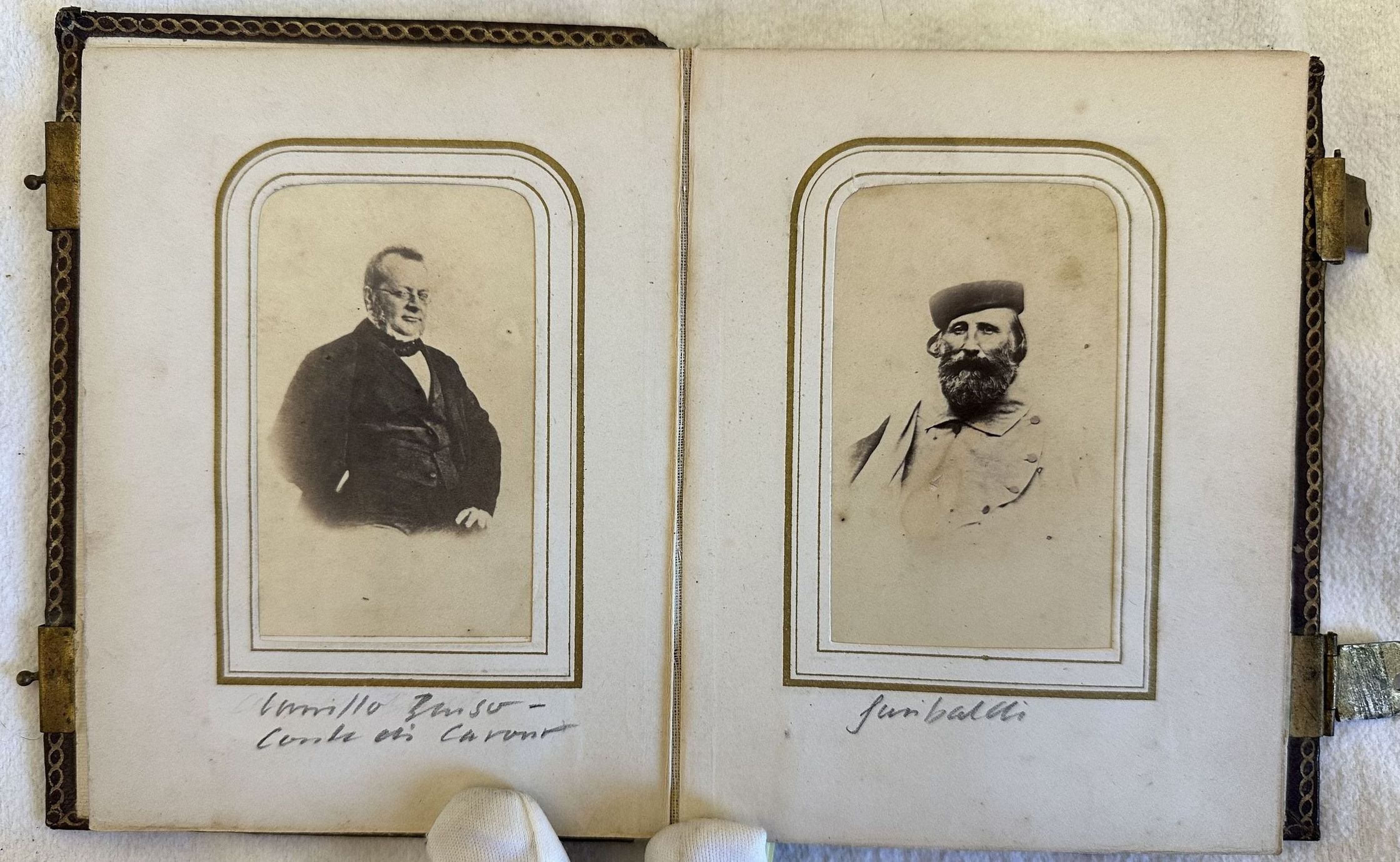 ALBUM FOTOGRAFICO 1866 CIRCA GIUSEPPE GARIBALDI