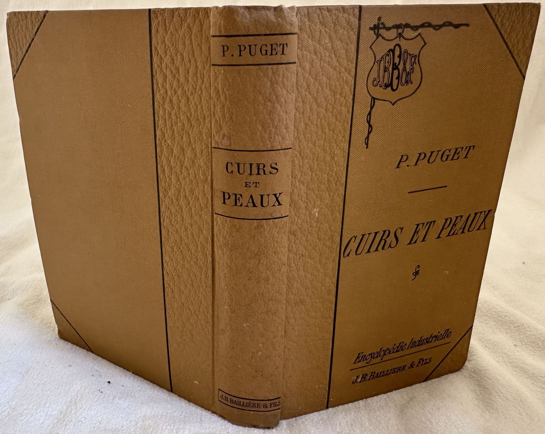 CUIRS ET PEAUX PREFACE DE PLACIDE PELTEREAU AVEC 113 FIGURES …