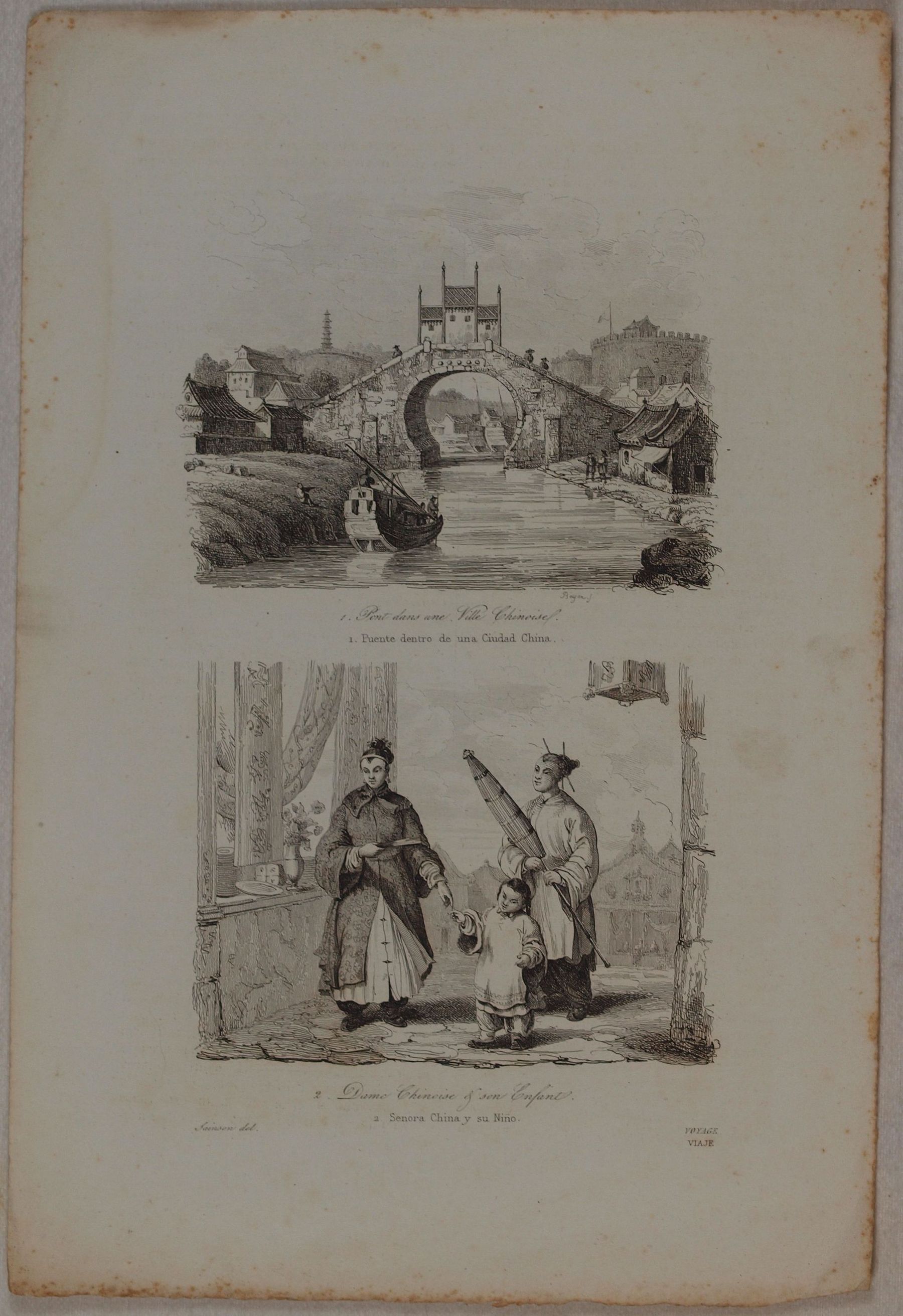 PONT DANS UNE VILLE CHINOISE DAME CHINOISE AND SON ENFANT