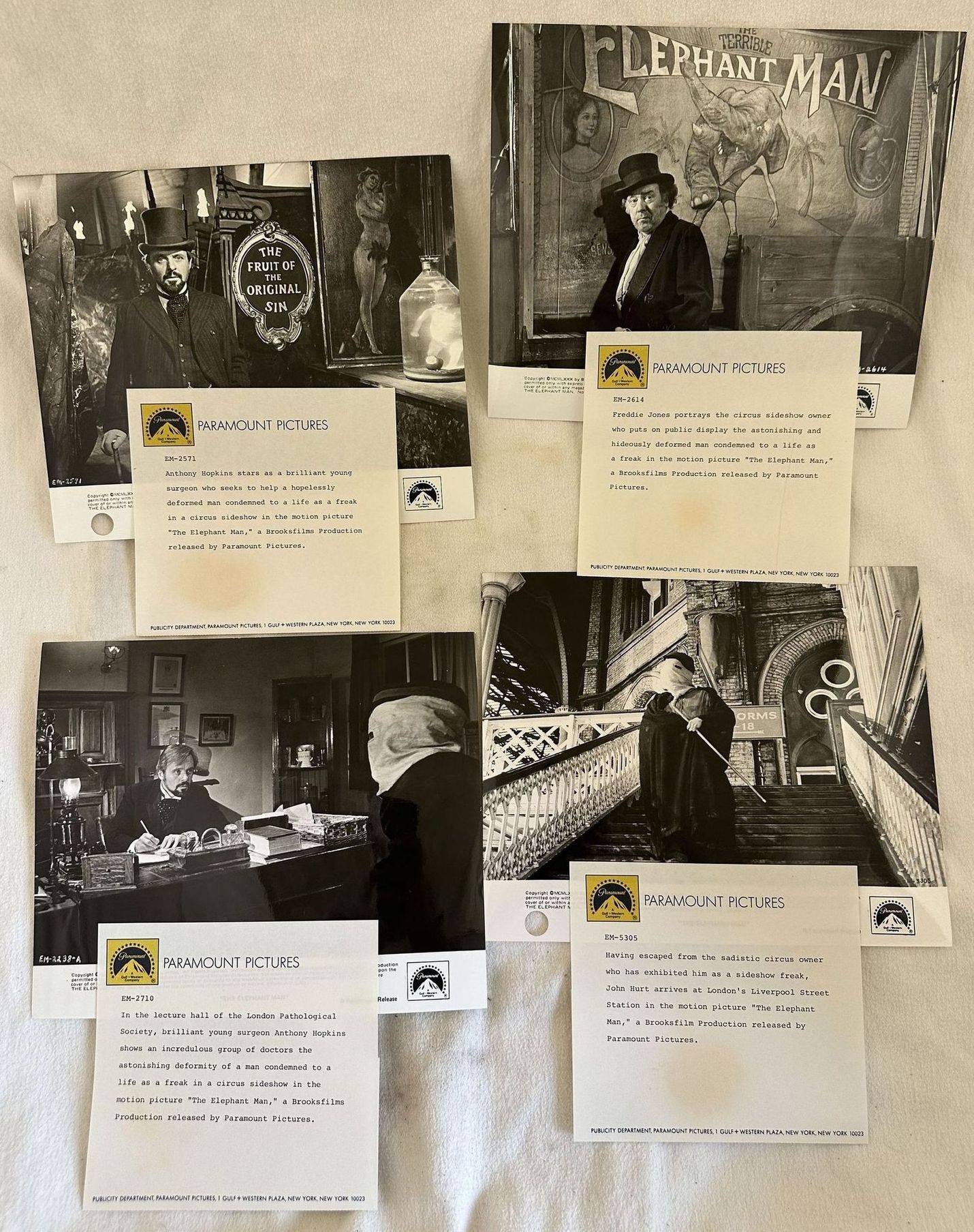 RACCOLTA DI QUATTRO FOTO ORIGINALI DAL FILM "THE ELEPHANT MAN" …