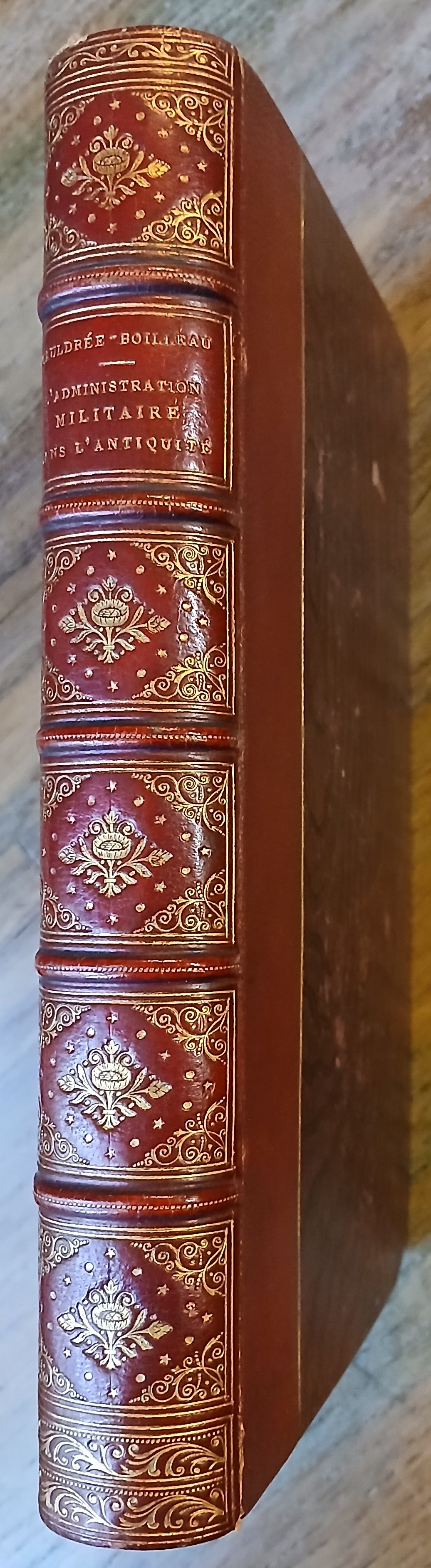 L'administration militaire dans l'antiquitè.