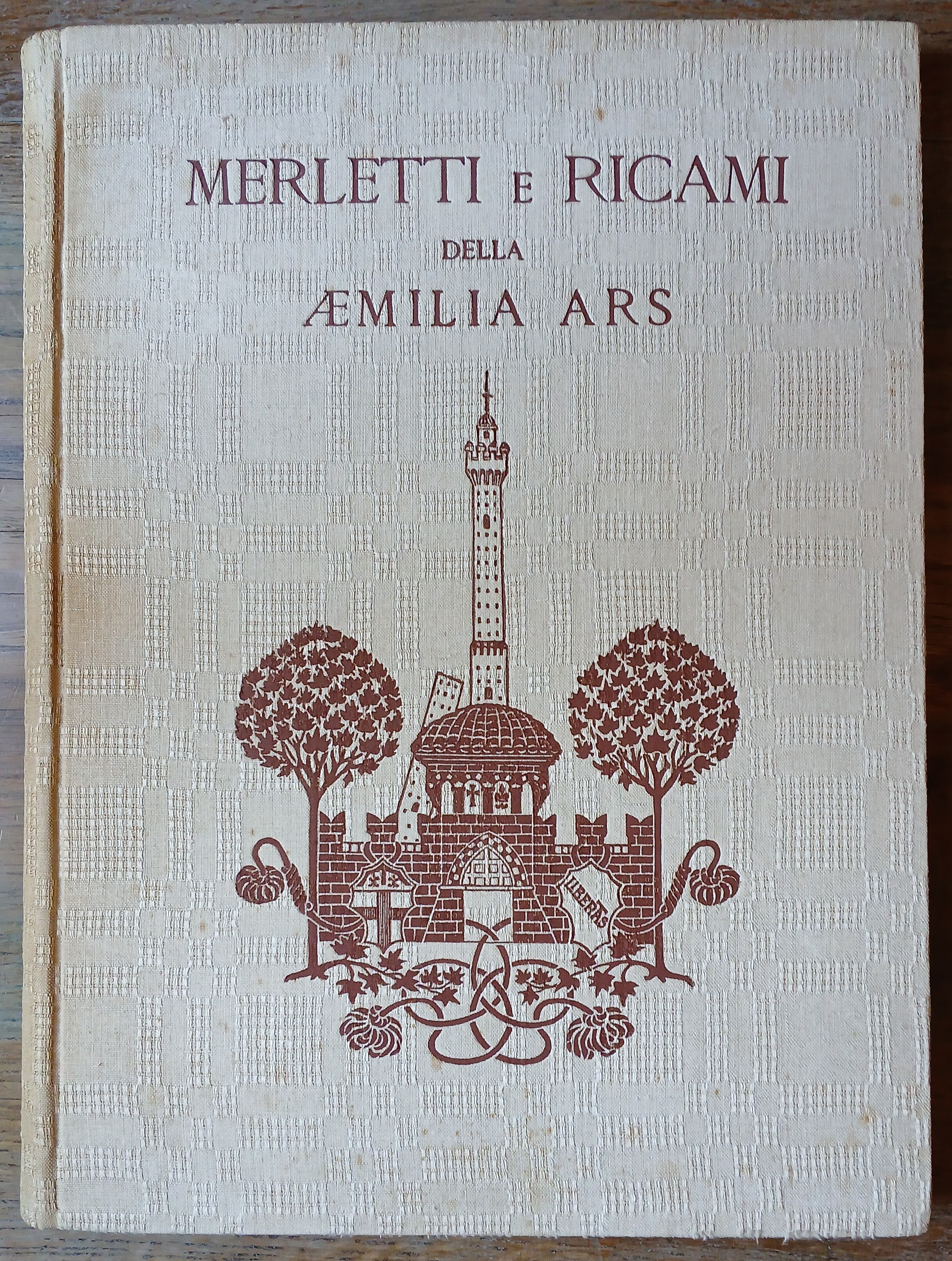 Merletti e ricami dell'Aemilia Ars.