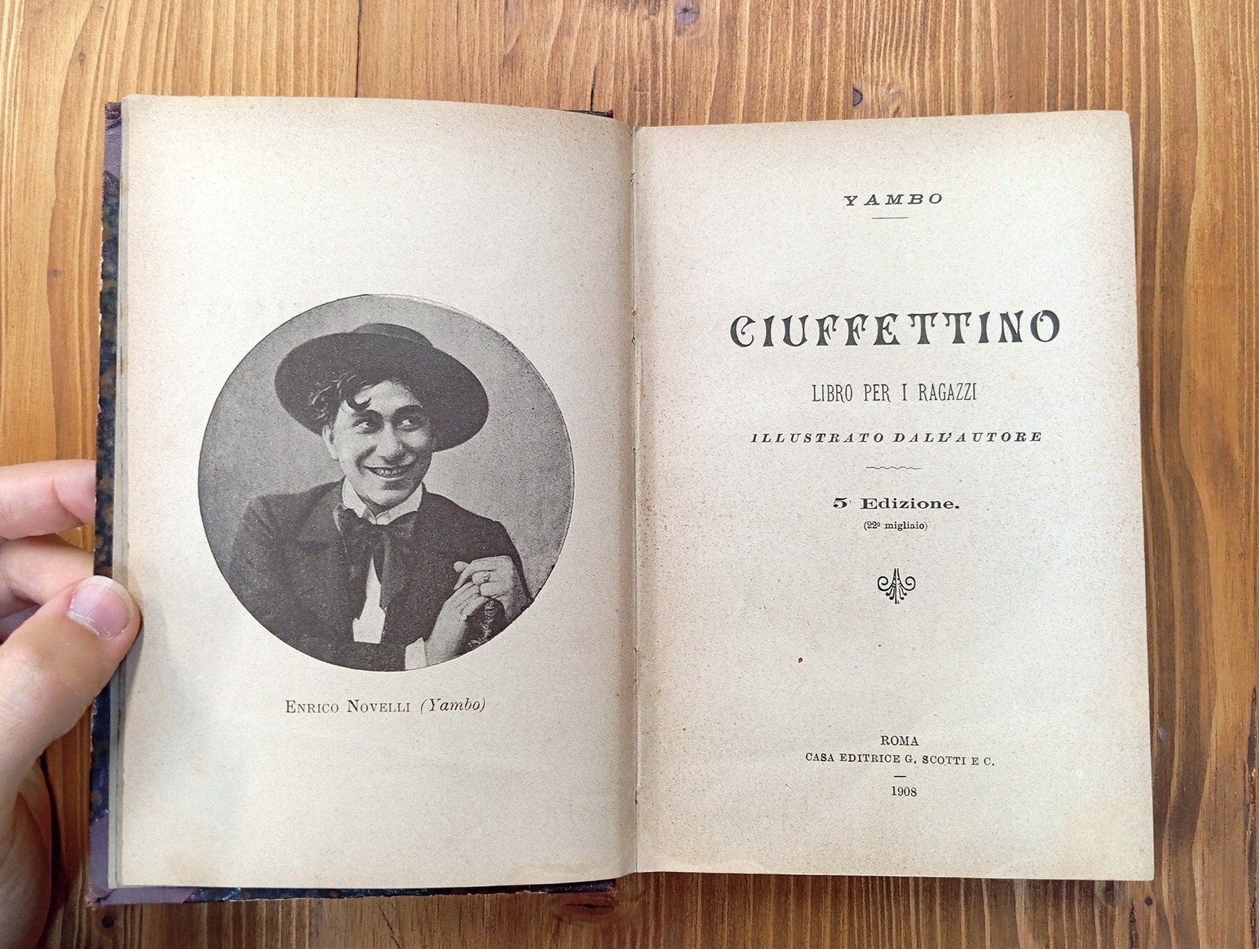 Ciuffettino. Libro per i ragazzi illustrato dall'autore