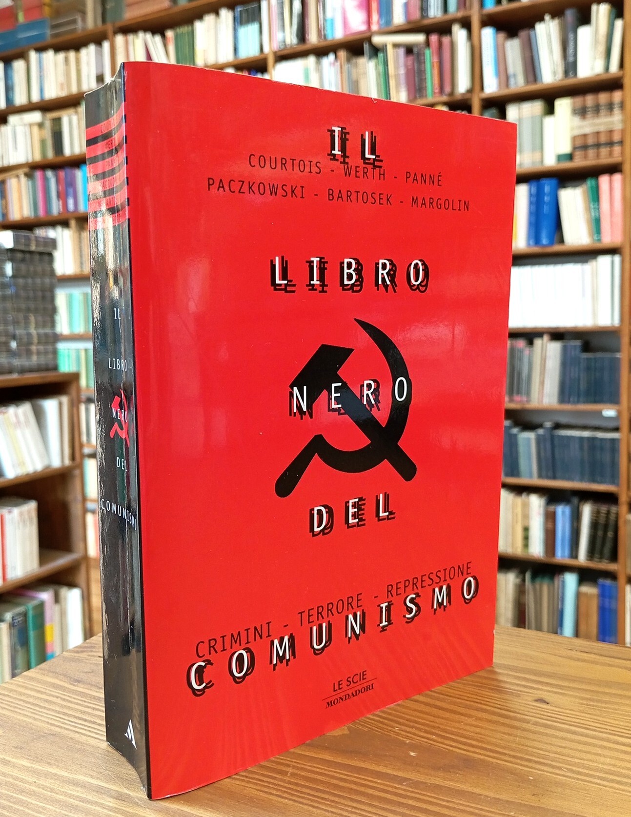 Il libro nero del comunismo. Crimini, terrore, repressione